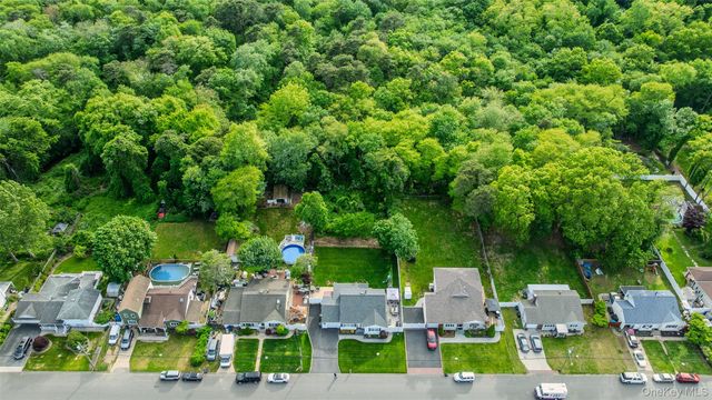 300 W 24th Street, Deer Park, NY 11729