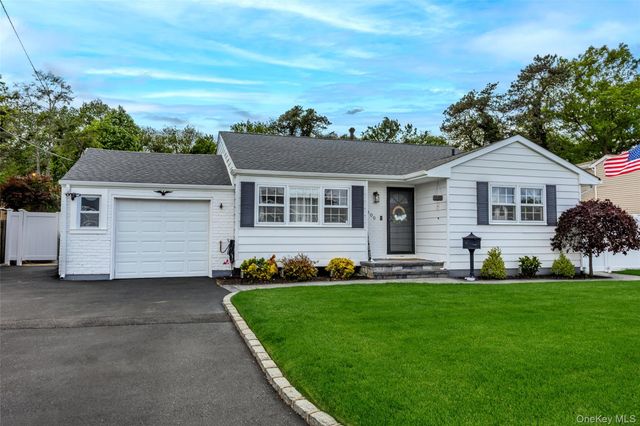 300 W 24th Street, Deer Park, NY 11729
