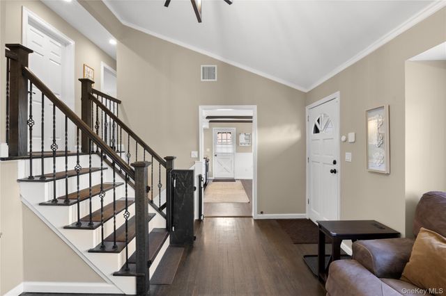 300 W 24th Street, Deer Park, NY 11729