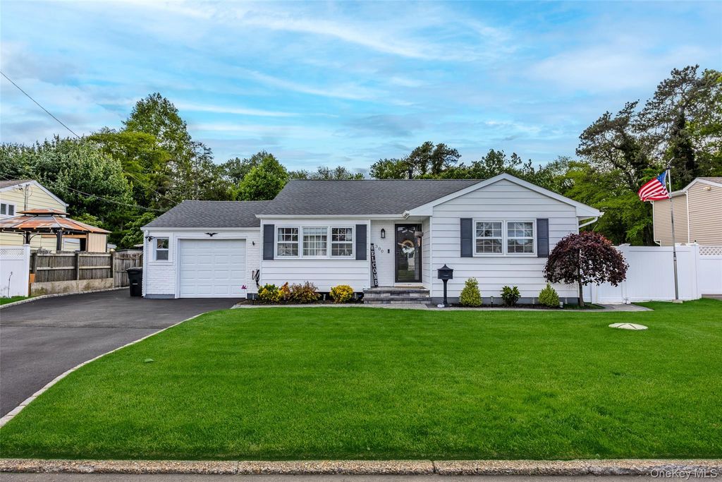 300 W 24th Street, Deer Park, NY 11729