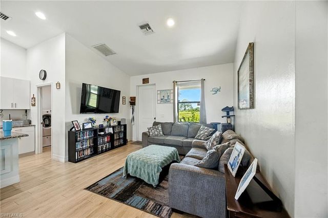 9048 Lamkin CIR, Labelle, FL 33935