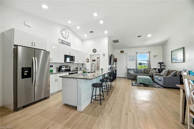 9048 Lamkin CIR, Labelle, FL 33935