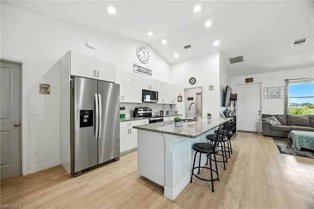 9048 Lamkin CIR, Labelle, FL 33935