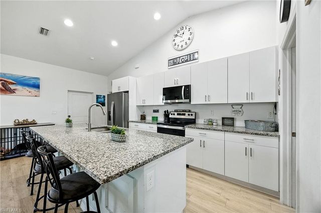 9048 Lamkin CIR, Labelle, FL 33935