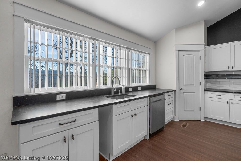 2802 Dallas Street 2802 Dallas Street