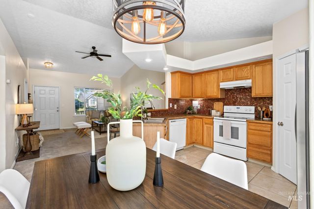 3527 N Maplestone Ave, Meridian, ID 83646