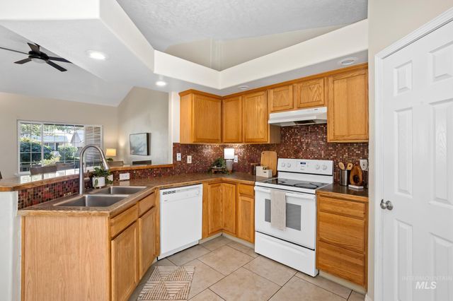 3527 N Maplestone Ave, Meridian, ID 83646