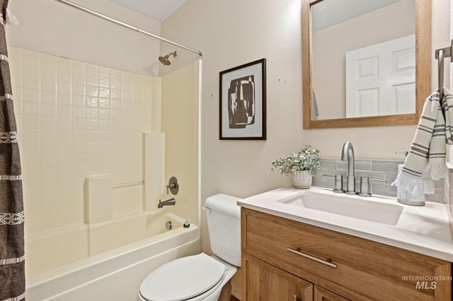 3527 N Maplestone Ave, Meridian, ID 83646