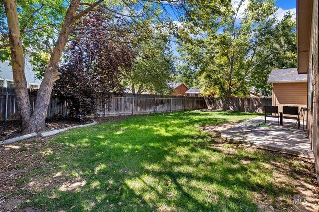 3527 N Maplestone Ave, Meridian, ID 83646