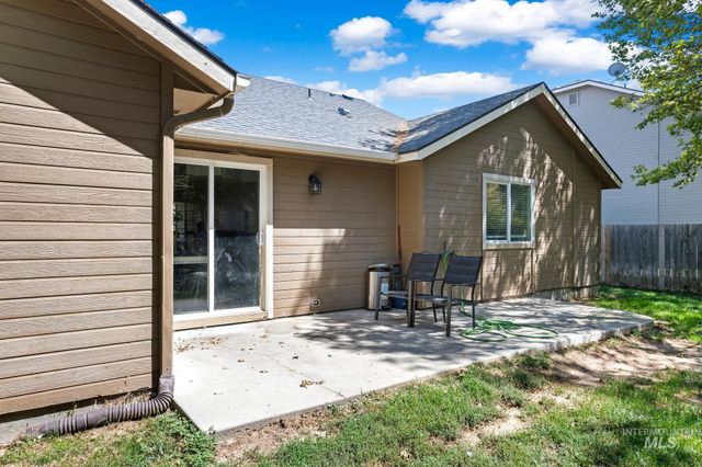 3527 N Maplestone Ave, Meridian, ID 83646