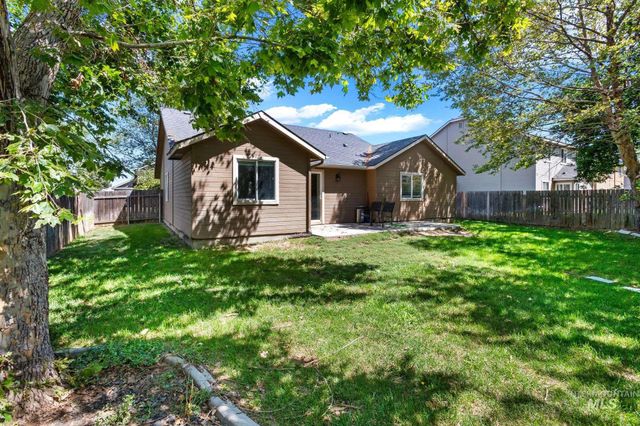 3527 N Maplestone Ave, Meridian, ID 83646