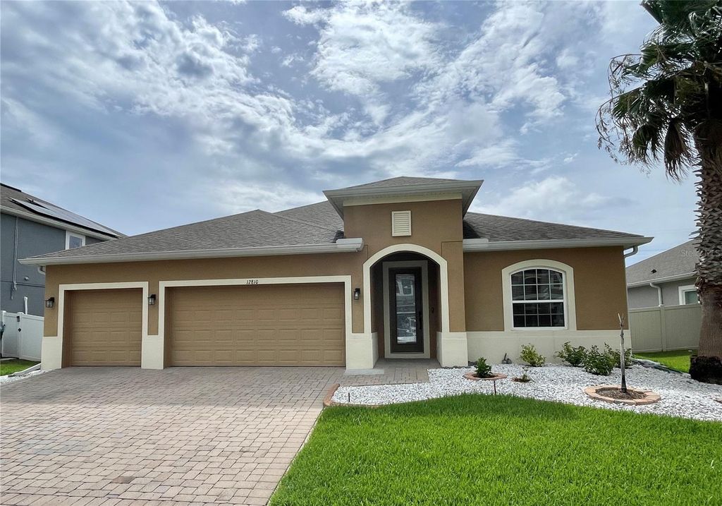 Image 2 of property listing at 12810 BOGGY VIEW DR, Orlando, FL 32824