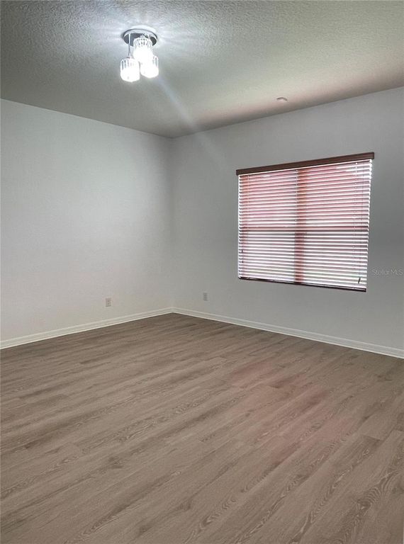Image 17 of property listing at 12810 BOGGY VIEW DR, Orlando, FL 32824