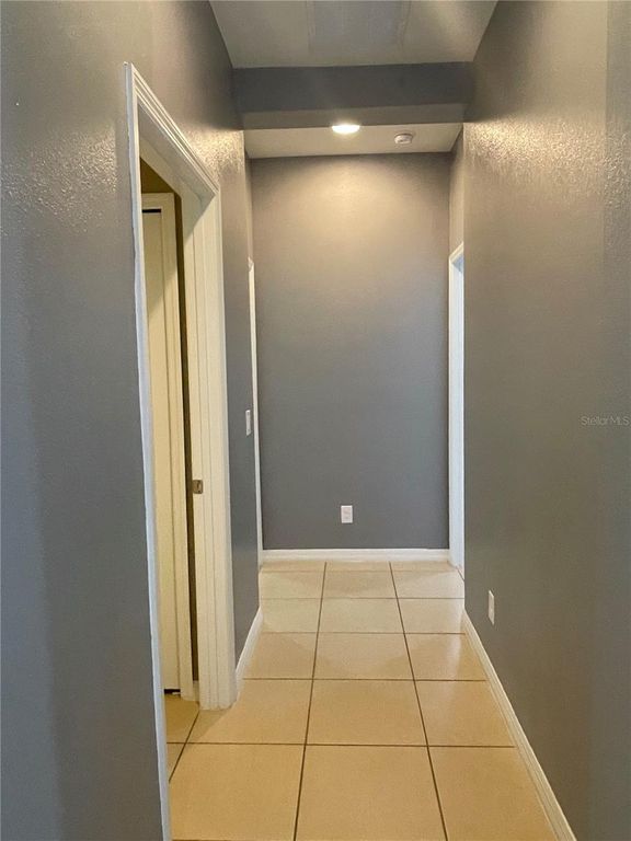 Image 20 of property listing at 12810 BOGGY VIEW DR, Orlando, FL 32824