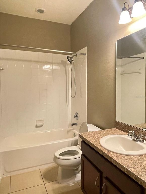 Image 22 of property listing at 12810 BOGGY VIEW DR, Orlando, FL 32824