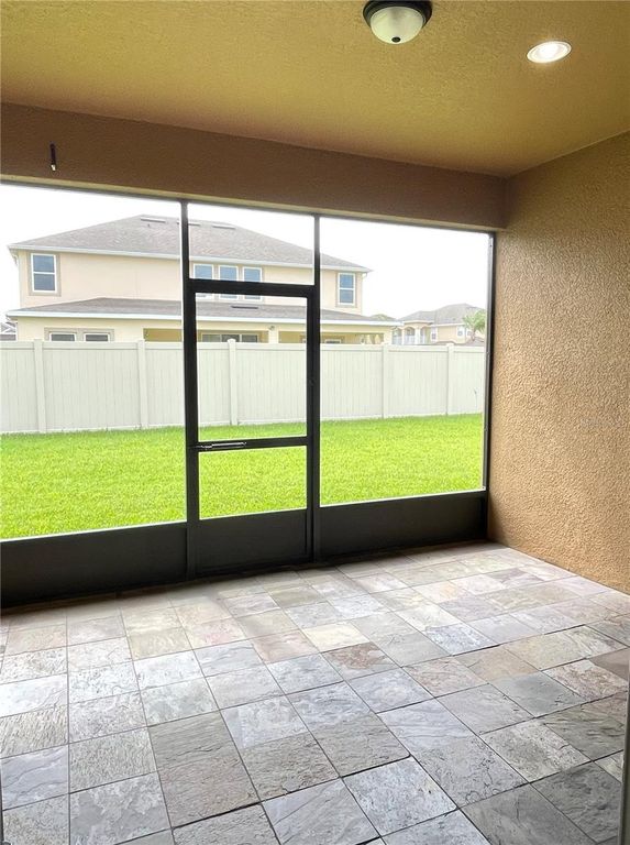 Image 28 of property listing at 12810 BOGGY VIEW DR, Orlando, FL 32824