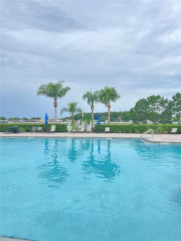Image 30 of property listing at 12810 BOGGY VIEW DR, Orlando, FL 32824