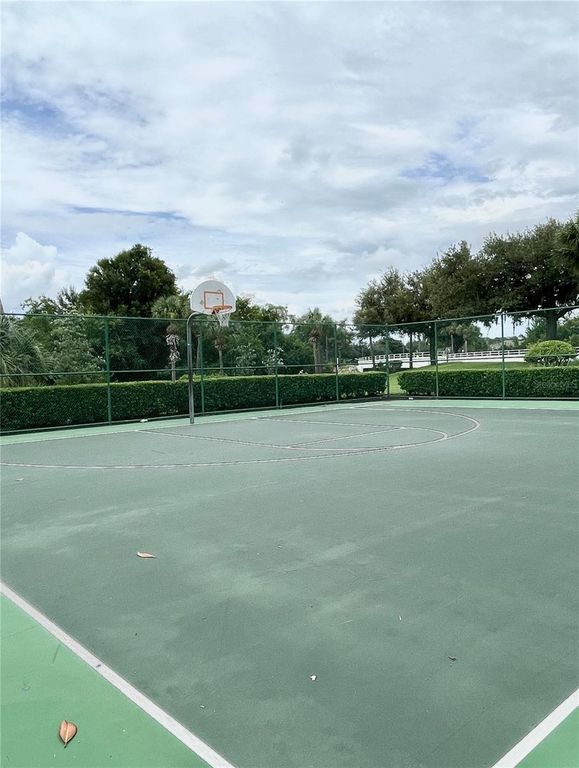 Image 35 of property listing at 12810 BOGGY VIEW DR, Orlando, FL 32824