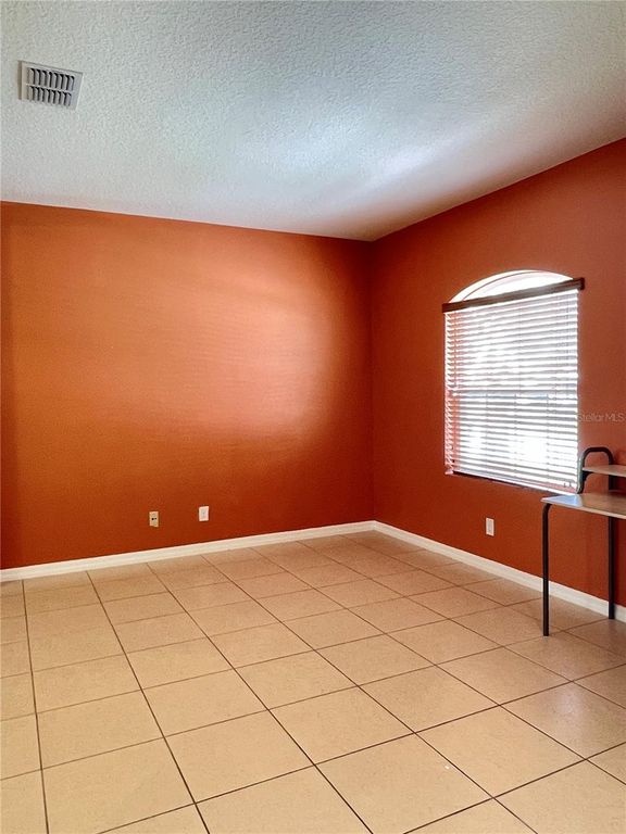 Image 5 of property listing at 12810 BOGGY VIEW DR, Orlando, FL 32824