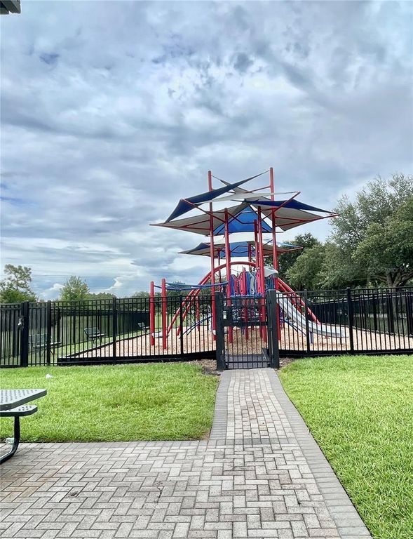 Image 43 of property listing at 12810 BOGGY VIEW DR, Orlando, FL 32824