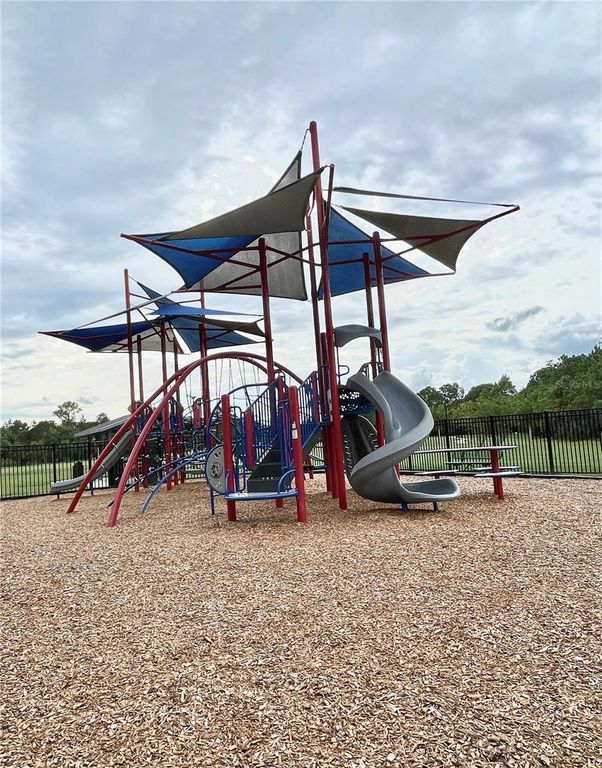 Image 44 of property listing at 12810 BOGGY VIEW DR, Orlando, FL 32824