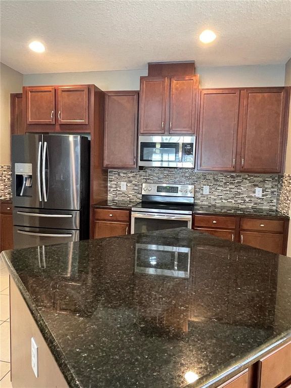 Image 6 of property listing at 12810 BOGGY VIEW DR, Orlando, FL 32824