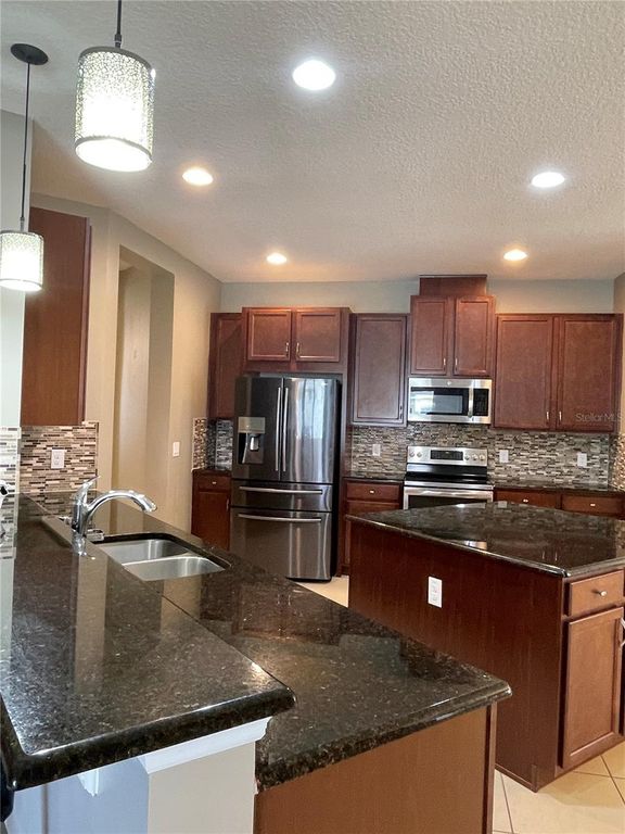 Image 7 of property listing at 12810 BOGGY VIEW DR, Orlando, FL 32824