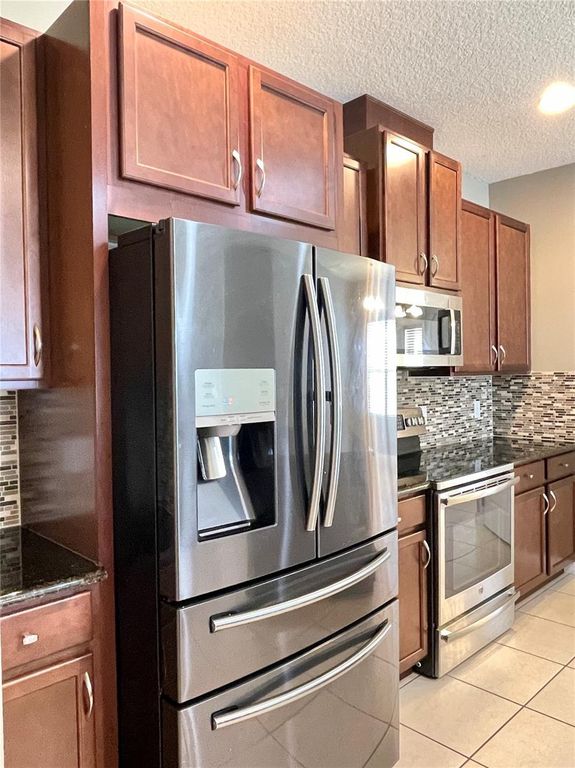 Image 8 of property listing at 12810 BOGGY VIEW DR, Orlando, FL 32824