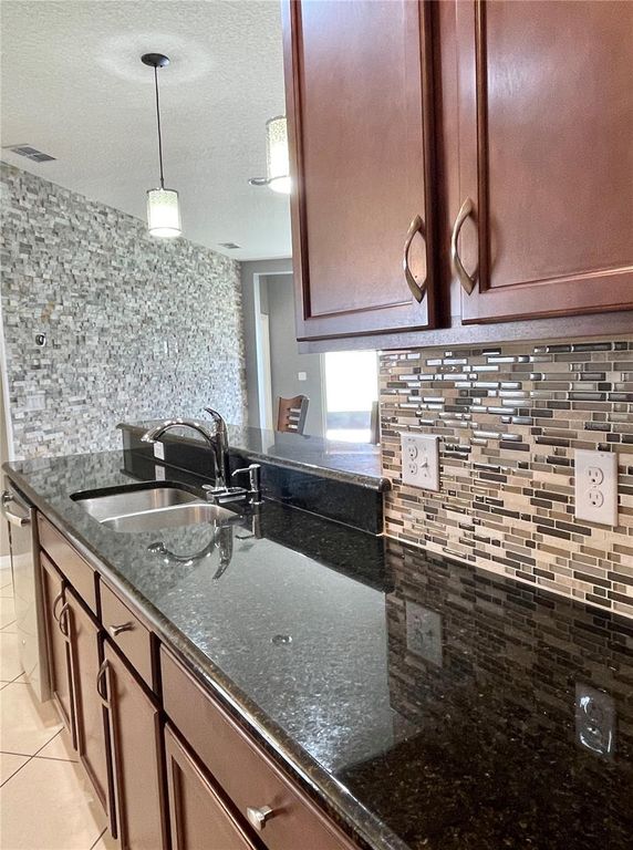 Image 10 of property listing at 12810 BOGGY VIEW DR, Orlando, FL 32824