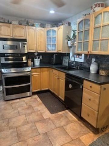 16 Tremont St, Peabody, MA 01960