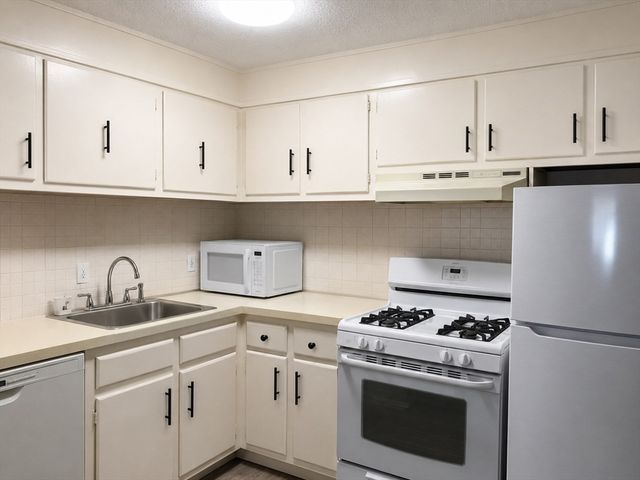 635 West Lowell Ave 7, Haverhill, MA 01832