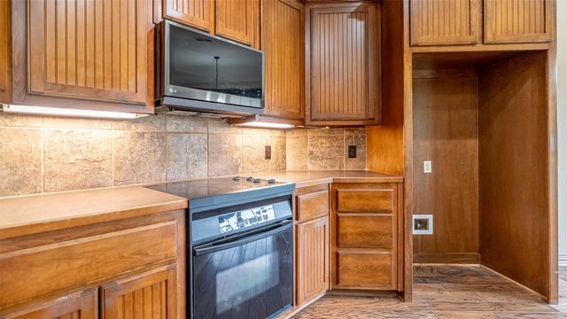2300 E Emerald Bend Court, Granbury, TX 76049
