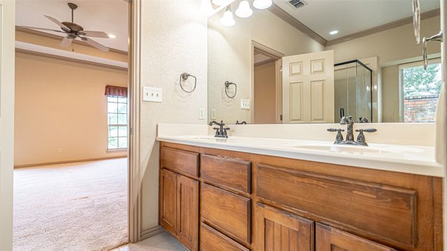 2300 E Emerald Bend Court, Granbury, TX 76049