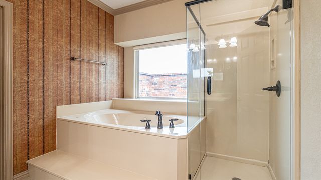 2300 E Emerald Bend Court, Granbury, TX 76049