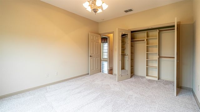 2300 E Emerald Bend Court, Granbury, TX 76049