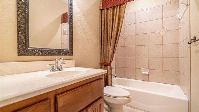2300 E Emerald Bend Court, Granbury, TX 76049
