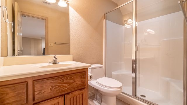 2300 E Emerald Bend Court, Granbury, TX 76049