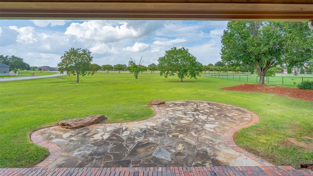 2300 E Emerald Bend Court, Granbury, TX 76049