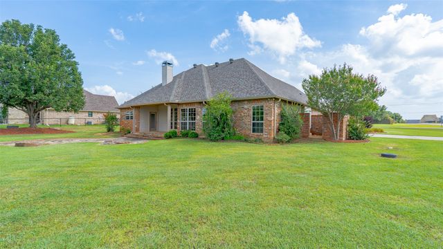 2300 E Emerald Bend Court, Granbury, TX 76049