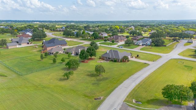2300 E Emerald Bend Court, Granbury, TX 76049