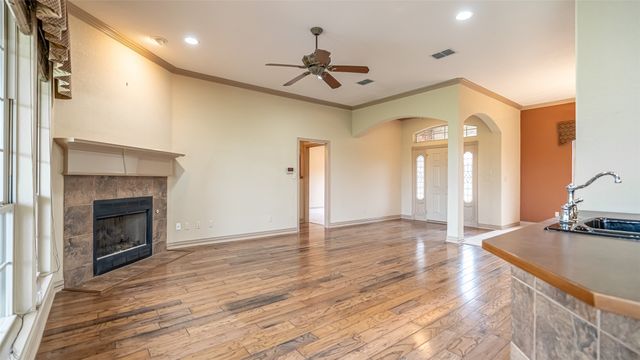 2300 E Emerald Bend Court, Granbury, TX 76049