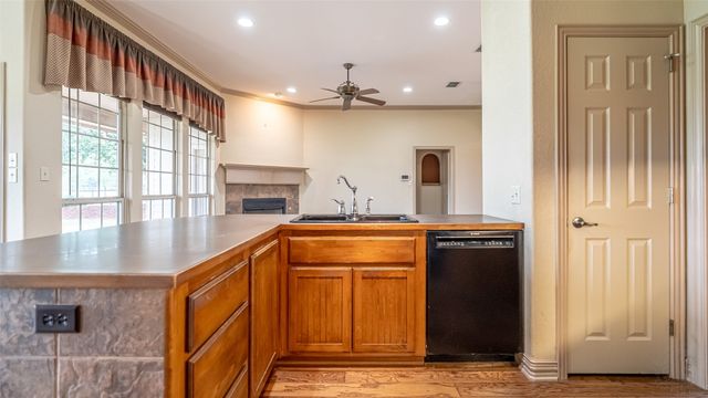 2300 E Emerald Bend Court, Granbury, TX 76049