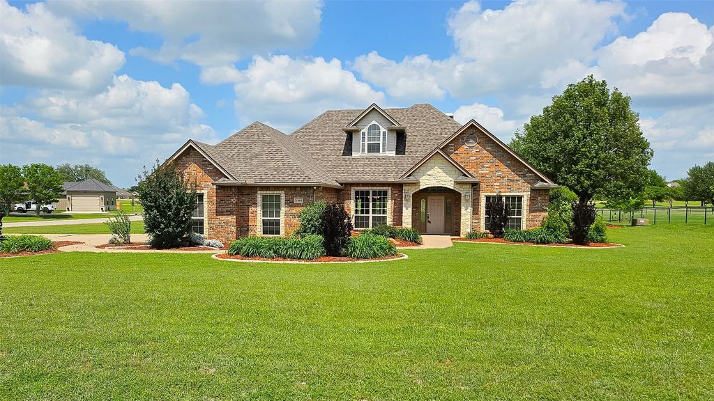 2300 E Emerald Bend Court, Granbury, TX 76049