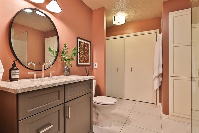 1006 Monroe Street, Pella, IA 50219