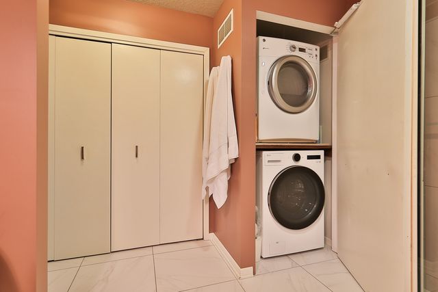 1006 Monroe Street, Pella, IA 50219