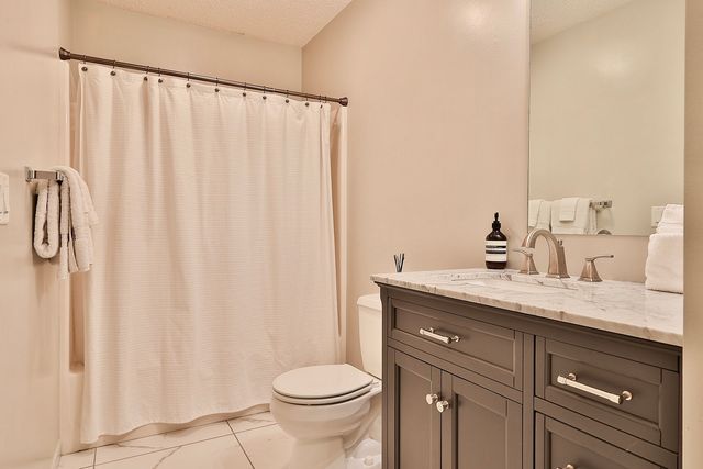 1006 Monroe Street, Pella, IA 50219