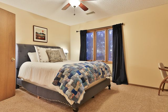 1006 Monroe Street, Pella, IA 50219