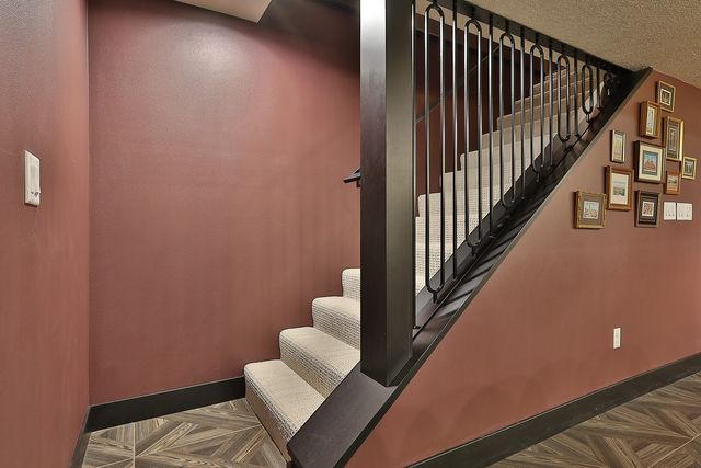 1006 Monroe Street, Pella, IA 50219