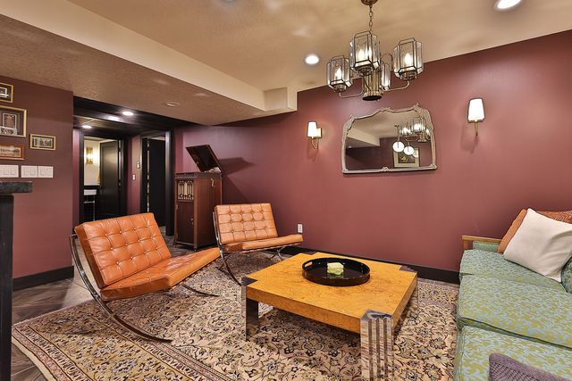 1006 Monroe Street, Pella, IA 50219