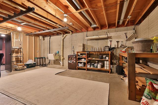 1006 Monroe Street, Pella, IA 50219